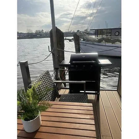 Premium Houseboat Blue Lagoon Botel Lübeck