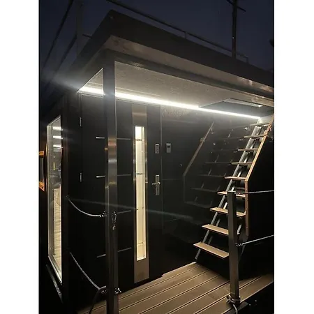 Premium Houseboat Blue Lagoon Botel