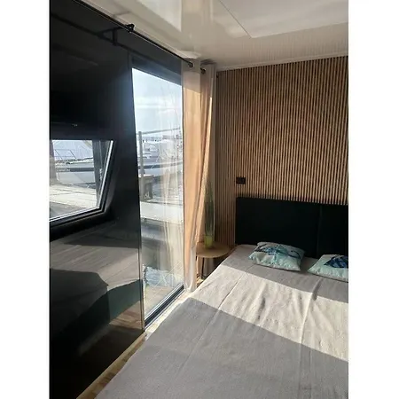 Premium Houseboat Blue Lagoon